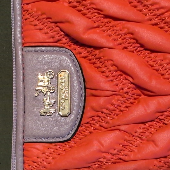 Coach Puffy Quilted Orange and Purple Chevron Wristlet with COA - Picture 3 of 7